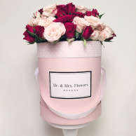 Композиция в шляпной коробке " Mini" розовая кустовые розы 